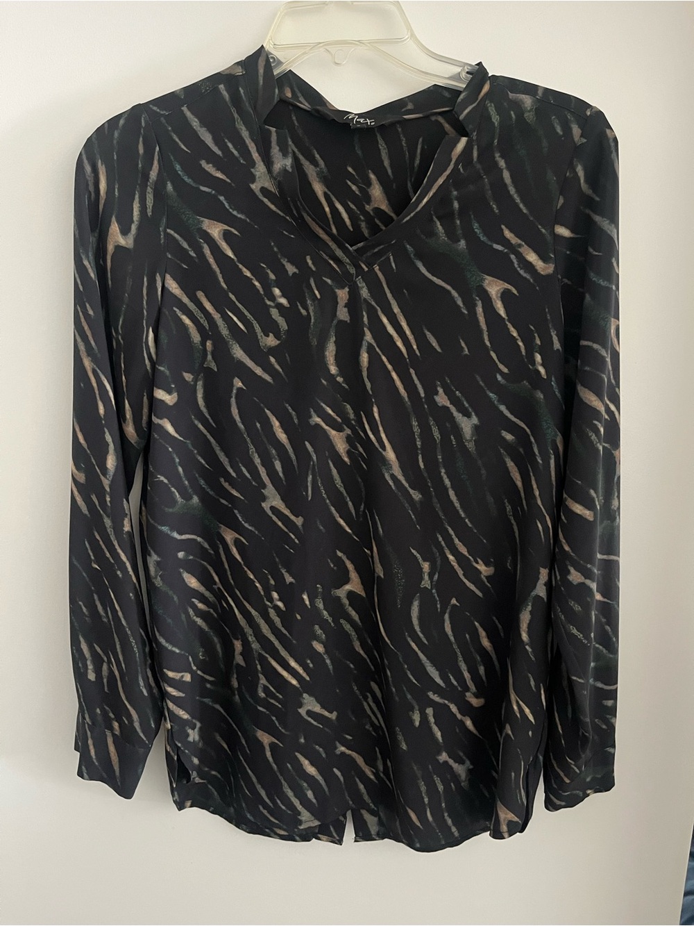 Max Patterned V-Neck Long Sleeve Blouse
